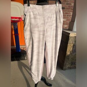Ladies Athleta size 8 medium lavender camo joggers lined